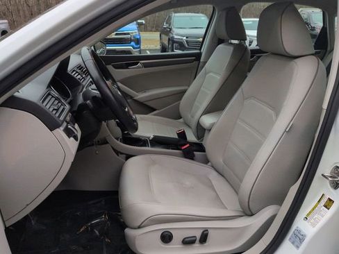 Used 2018 Volkswagen Passat 2.0T S image 17