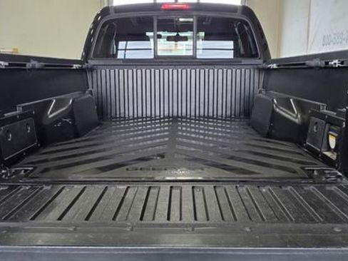 Used 2017 Toyota Tacoma TRD Sport image 6