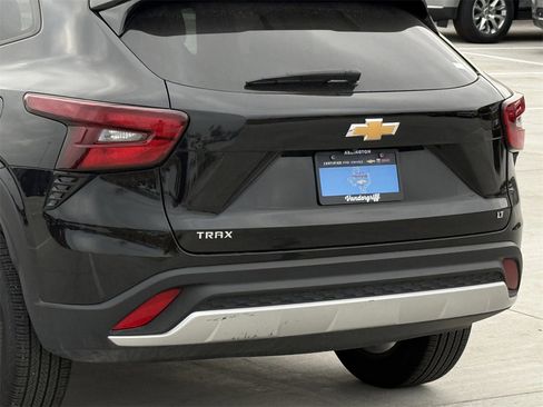 Certified 2025 Chevrolet Trax LT image 6