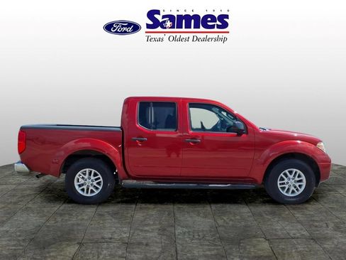 Used 2015 Nissan Frontier SV RWD image 2