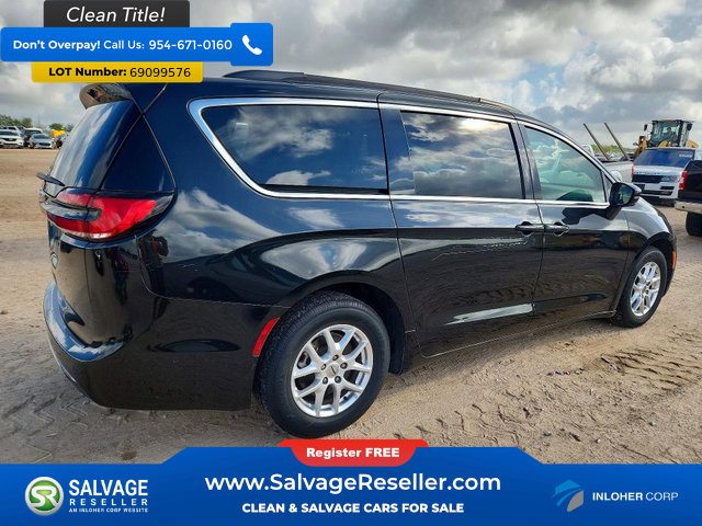 Used 2022 Chrysler Pacifica Touring-L w/ Uconnect Theater Family Group FWD image 4