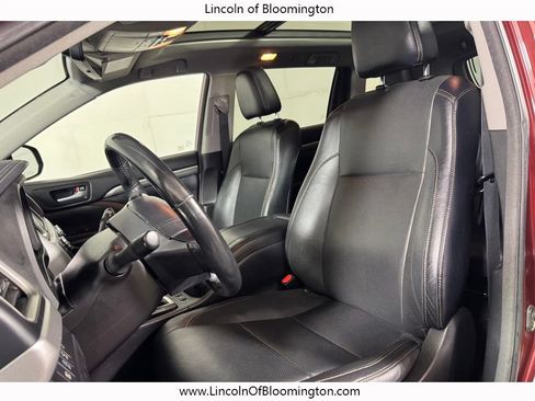 Used 2018 Toyota Highlander Limited Platinum AWD/4WD image 17