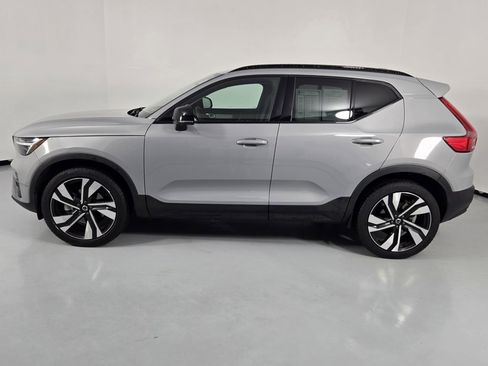 Used 2024 Volvo XC40 B5 Ultimate w/ Climate Package image 4