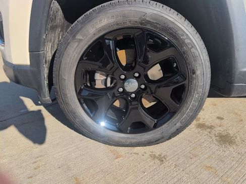 Used 2018 Jeep Compass Limited w/ Navigation Group image 41