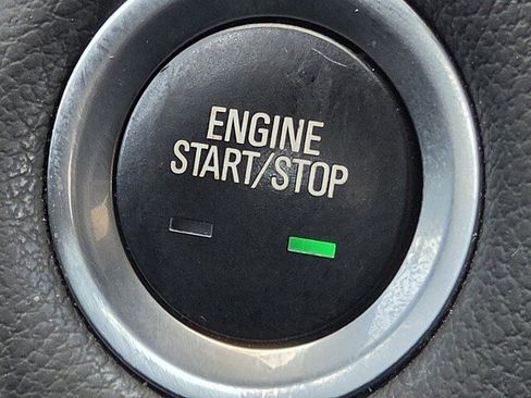 Used 2021 Chevrolet Traverse RS FWD image 23