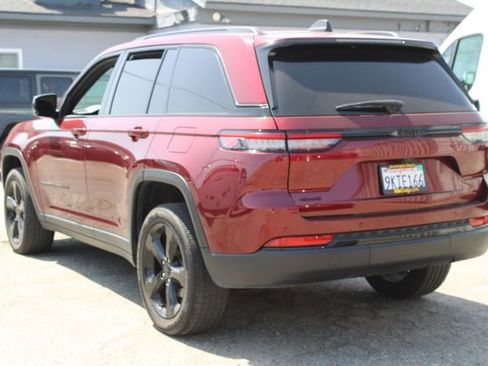 Used 2023 Jeep Grand Cherokee Altitude AWD/4WD image 3