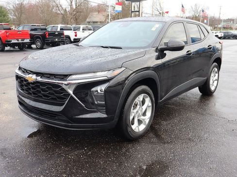 Used 2024 Chevrolet Trax LS w/ LS Convenience Package image 26