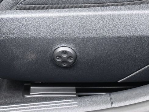 Used 2024 Mercedes-Benz C 300 Sedan image 12