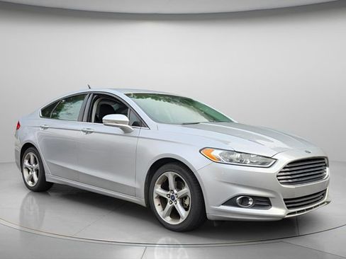 Used 2016 Ford Fusion SE FWD image 9