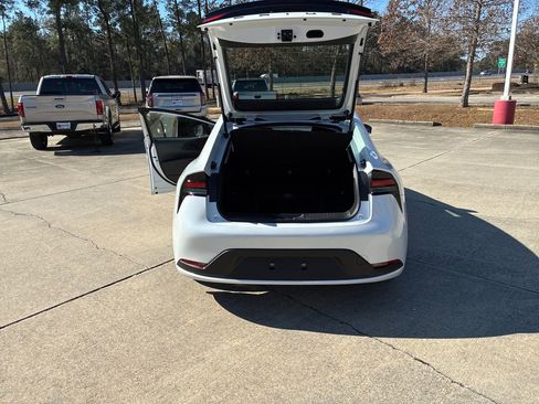 New 2026 Toyota Prius LE image 32