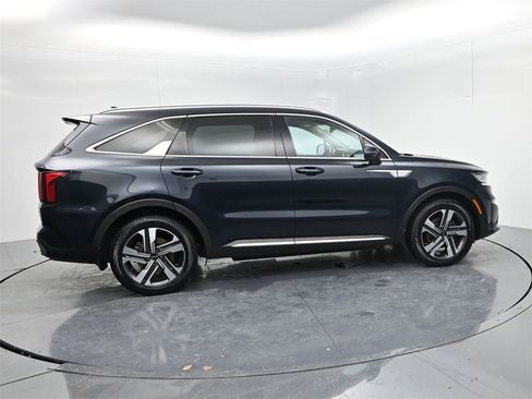 Certified 2023 Kia Sorento EX image 8