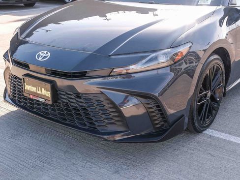 Used 2025 Toyota Camry SE FWD image 11
