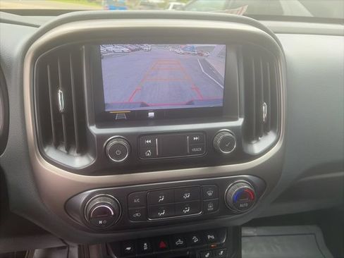 Used 2020 Chevrolet Colorado Z71 AWD/4WD image 9