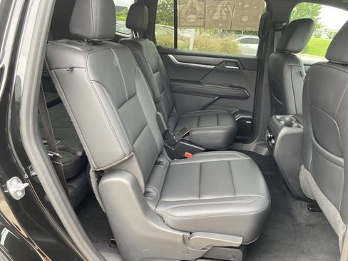 Used 2024 GMC Acadia Elevation AWD/4WD image 17