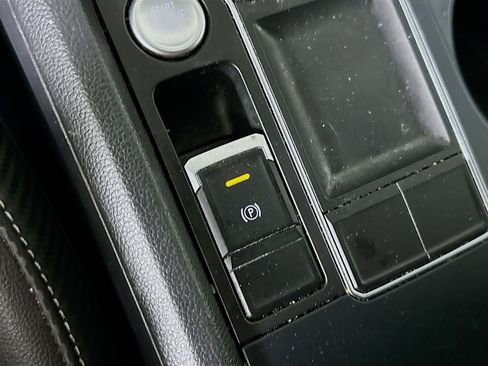 Used 2023 Volkswagen Atlas Cross Sport SE image 24