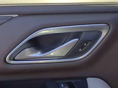 Used 2021 GMC Yukon XL SLT w/ SLT Premium Package image 43