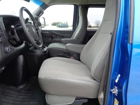 Used 2018 GMC Savana 3500 LT w/ LT Preferred Equipment Group image 28