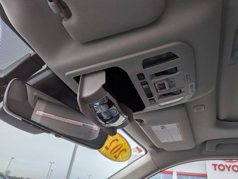 Certified 2023 Toyota Highlander XLE image 19