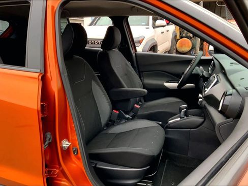 Used 2019 Nissan Kicks SV image 9