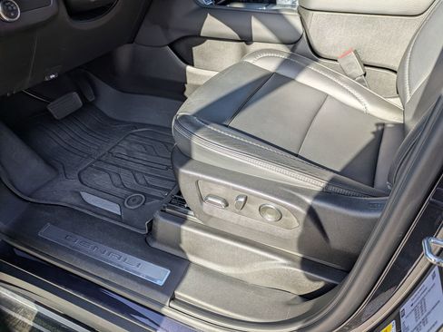 Used 2023 GMC Yukon Denali w/ LPO, Floor Liner Package AWD/4WD image 13