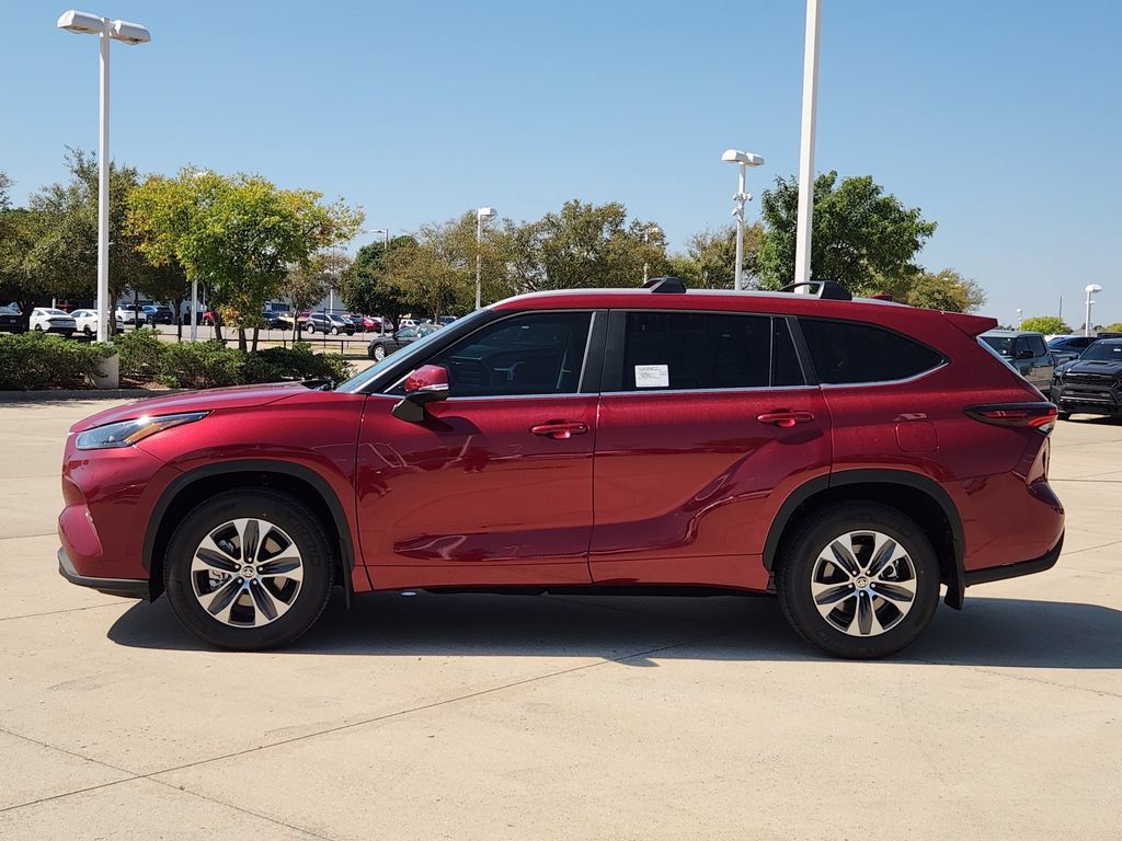 New 2026 Toyota Highlander AWD image 8