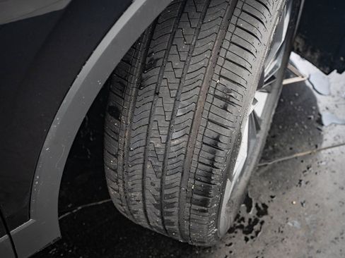 Used 2022 Volkswagen Tiguan SE image 39