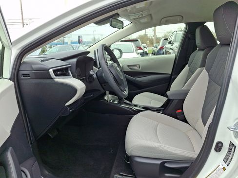 Used 2020 Toyota Corolla LE image 11