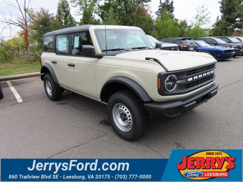 New 2025 Ford Bronco 4-Door image 1