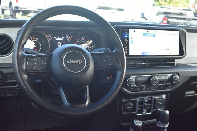 Used 2025 Jeep Gladiator Sport AWD/4WD image 18
