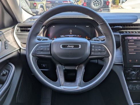 Certified 2023 Jeep Grand Cherokee Limited w/ Black Appearance Package image 14