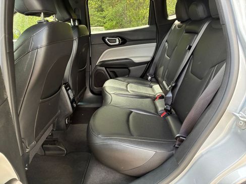 Used 2025 Jeep Compass Limited image 25