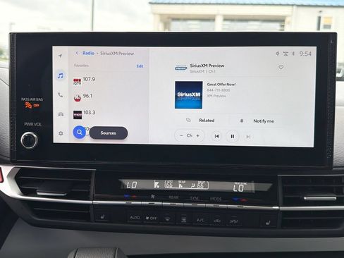 Used 2025 Toyota Sienna XLE FWD image 27