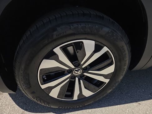 New 2026 Volkswagen Atlas Cross Sport SE AWD/4WD image 17