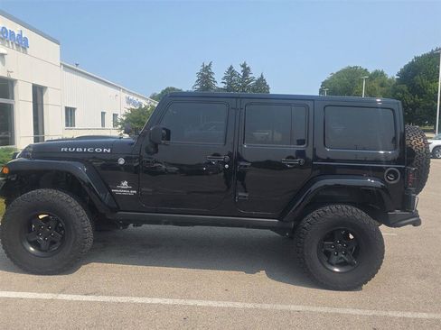 Used 2016 Jeep Wrangler Unlimited Rubicon w/ Connectivity Group AWD/4WD image 11