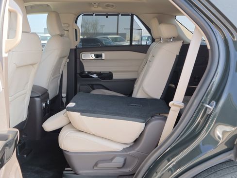 Used 2022 Ford Explorer Platinum w/ Equipment Group 601A image 33