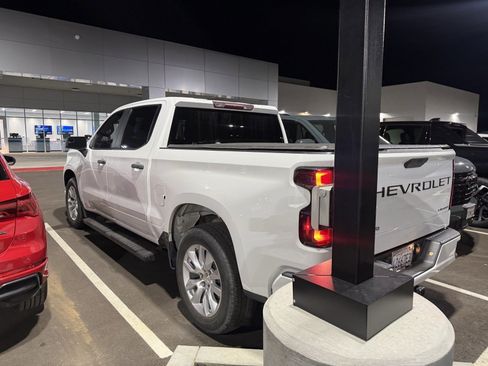 Used 2021 Chevrolet Silverado 1500 Custom image 4