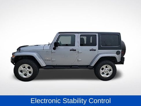 Used 2014 Jeep Wrangler Unlimited Sahara w/ Connectivity Group AWD/4WD image 6