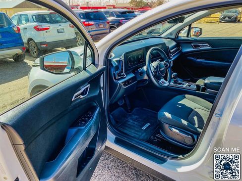 Used 2023 Kia Sportage LX AWD/4WD image 12