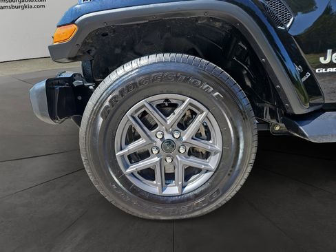 Used 2021 Jeep Gladiator Overland w/ Popular Equipment Package image 14