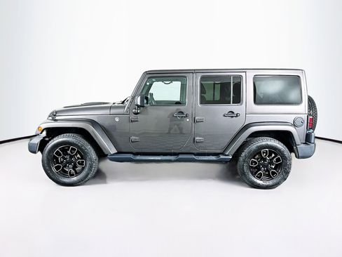 Used 2018 Jeep Wrangler Unlimited Sahara AWD/4WD image 4
