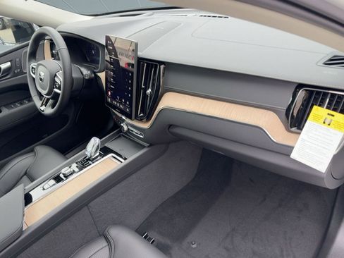 New 2026 Volvo XC60 B5 Ultra w/ Climate Package image 31