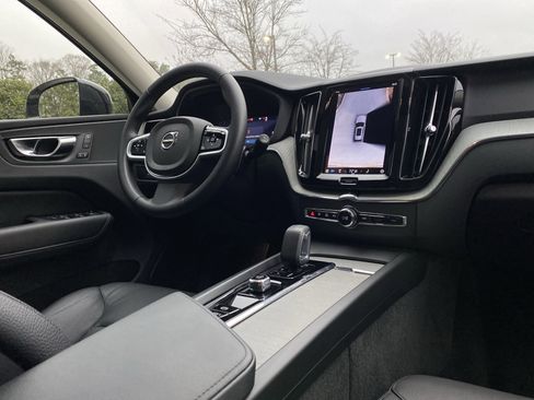 Used 2025 Volvo XC60 B5 Plus image 6
