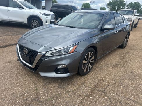 Used 2019 Nissan Altima 2.5 SL FWD image 2
