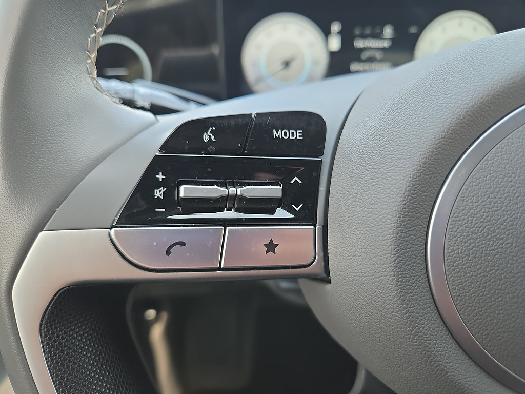 Certified 2025 Hyundai Elantra SEL FWD image 22