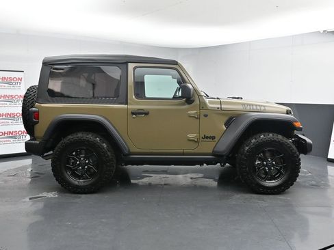 Used 2025 Jeep Wrangler Sport image 9