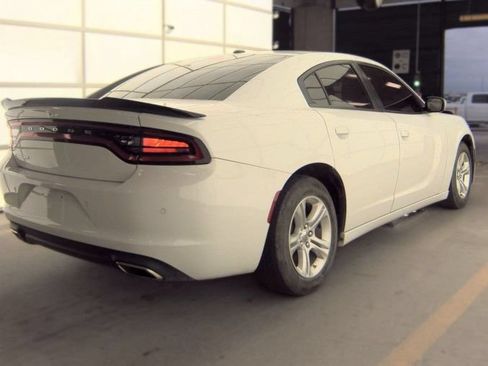 Used 2022 Dodge Charger SXT RWD image 3