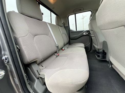 Used 2018 Nissan Frontier SV image 20