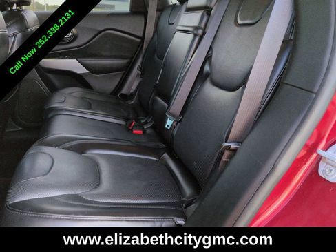 Used 2017 Jeep Cherokee Overland w/ Technology Group AWD/4WD image 16
