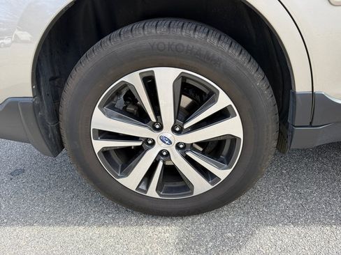 Used 2018 Subaru Outback 3.6R Limited image 27