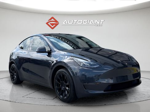 Used 2024 Tesla Model Y Long Range RWD image 24